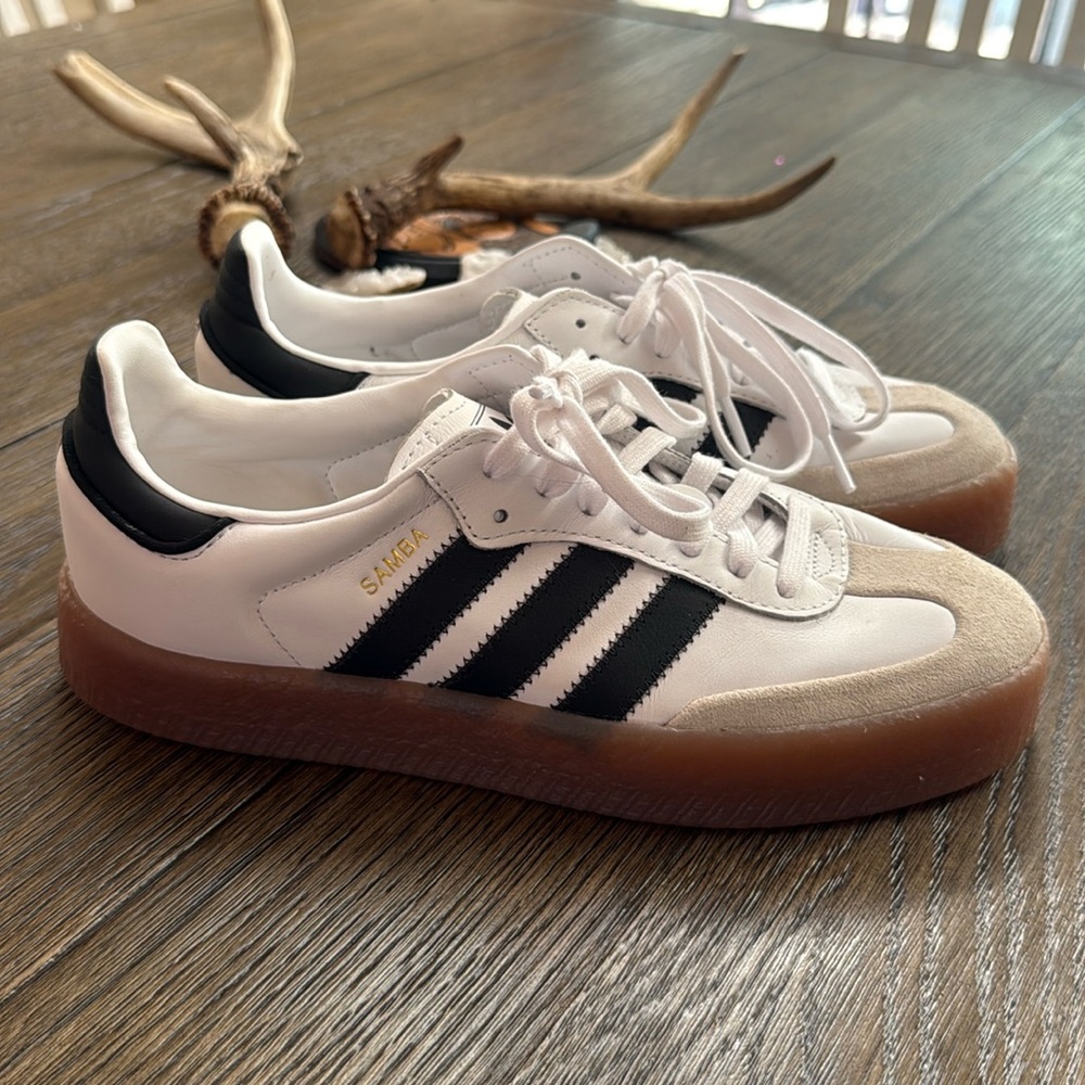 Like new womens adidas samba